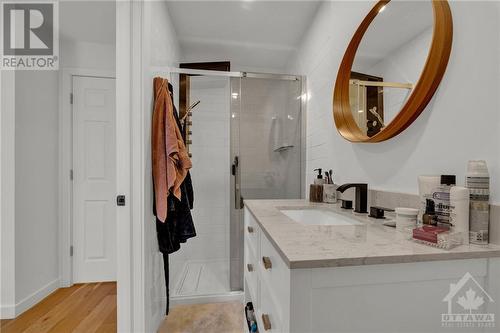 325 Hinchey Avenue, Ottawa, ON - Indoor Photo Showing Bathroom