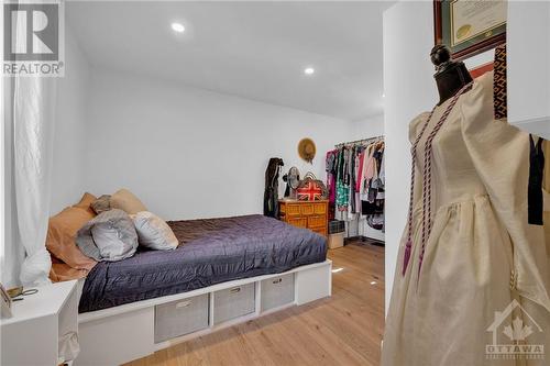 325 Hinchey Avenue, Ottawa, ON - Indoor Photo Showing Bedroom