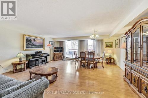 #158 -1250 Mississauga Valley Blvd, Mississauga, ON - Indoor Photo Showing Living Room
