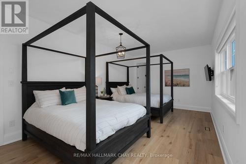 395 Eastdale Drive, Wasaga Beach, ON - Indoor Photo Showing Bedroom