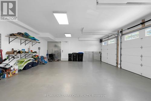 395 Eastdale Dr, Wasaga Beach, ON - Indoor Photo Showing Garage