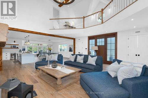 395 Eastdale Drive, Wasaga Beach, ON - Indoor Photo Showing Living Room