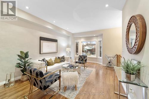 66 Northridge Ave, Toronto, ON - Indoor Photo Showing Living Room