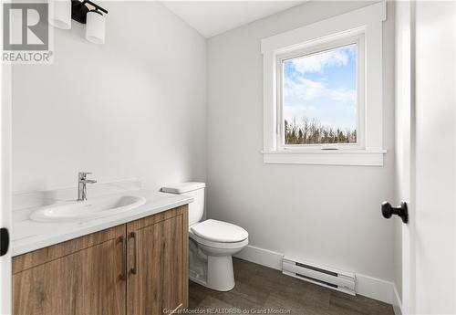 106 Elsliger St, Dieppe, NB - Indoor Photo Showing Bathroom