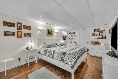 42 Caledonia Drive, Caledonia, ON - Indoor Photo Showing Bedroom