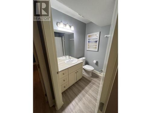 1268 Bergamot Avenue, Kelowna, BC - Indoor Photo Showing Bathroom