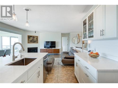 2912 Glen Abbey Place, West Kelowna, BC - Indoor Photo Showing Kitchen With Upgraded Kitchen