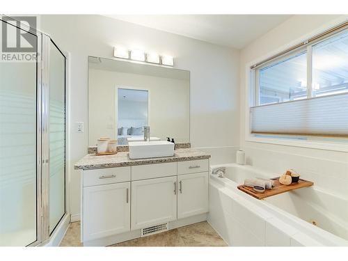 2912 Glen Abbey Place, West Kelowna, BC - Indoor Photo Showing Bathroom