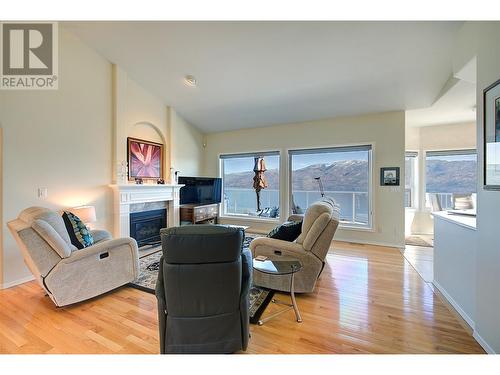 5251 Sutherland Road, Peachland, BC - Indoor Photo Showing Living Room With Fireplace