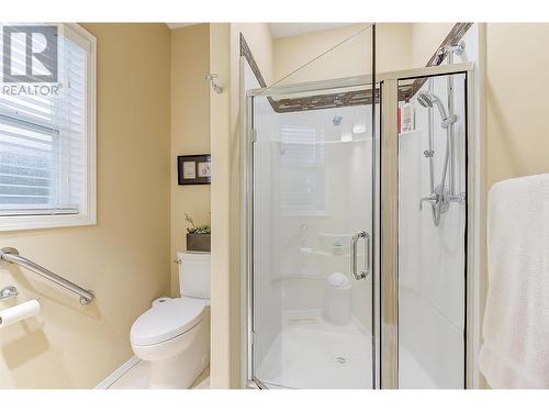 5251 Sutherland Road, Peachland, BC - Indoor Photo Showing Bathroom