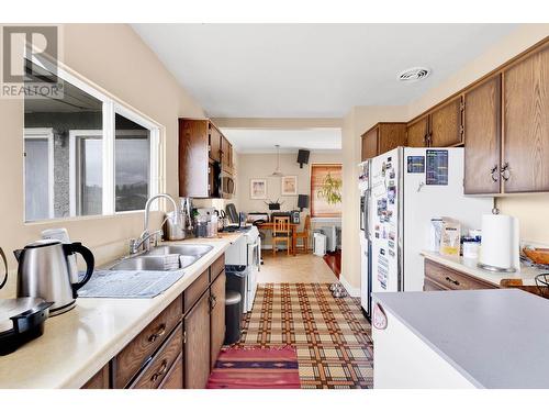 5028 Elliot Avenue, Peachland, BC - Indoor Photo Showing Kitchen With Double Sink