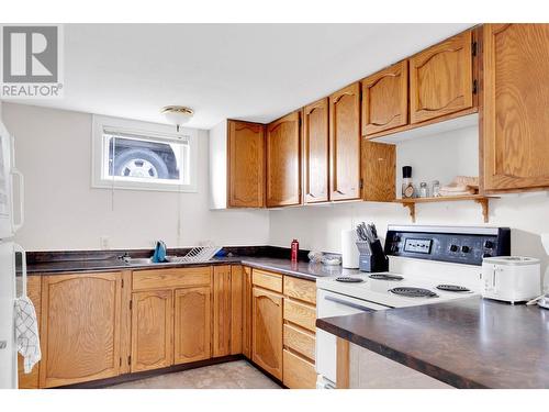 5028 Elliot Avenue, Peachland, BC - Indoor Photo Showing Kitchen