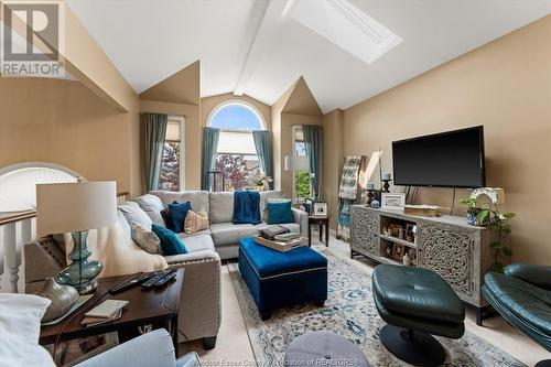 2346 Northway Avenue, Windsor, ON - Indoor Photo Showing Living Room