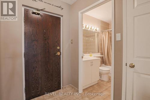 #204 -4 Heritage Way, Kawartha Lakes, ON - Indoor Photo Showing Bathroom