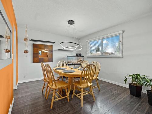 949 Grenfell Court, Kelowna, BC - Indoor Photo Showing Dining Room