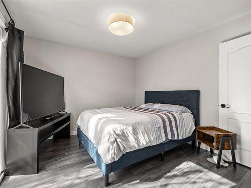 949 Grenfell Court, Kelowna, BC - Indoor Photo Showing Bedroom