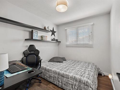 949 Grenfell Court, Kelowna, BC - Indoor Photo Showing Bedroom