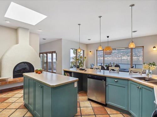 2650 Dubbin Road, Kelowna, BC - Indoor Photo Showing Kitchen With Double Sink