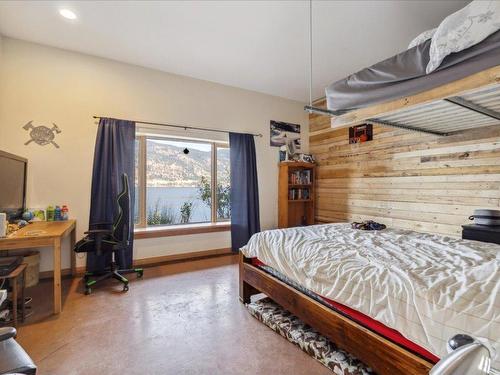 2650 Dubbin Road, Kelowna, BC - Indoor Photo Showing Bedroom