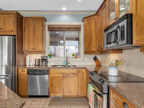2383 Mesa Vista Court, Westbank, BC - Indoor Photo Showing Kitchen