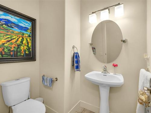 2383 Mesa Vista Court, Westbank, BC - Indoor Photo Showing Bathroom