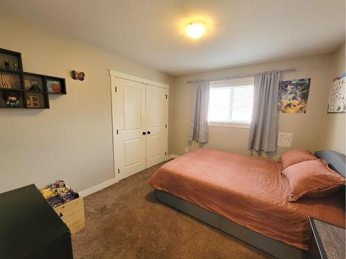 2870 Burns Avenue, Armstrong, BC - Indoor Photo Showing Bedroom