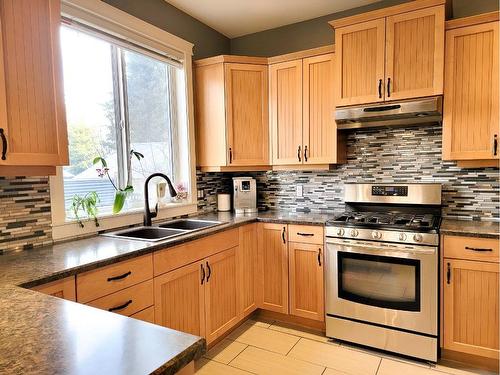 2870 Burns Avenue, Armstrong, BC - Indoor Photo Showing Kitchen With Double Sink