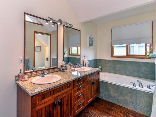 7372 Fintry Delta Road, Kelowna, BC - Indoor Photo Showing Bathroom