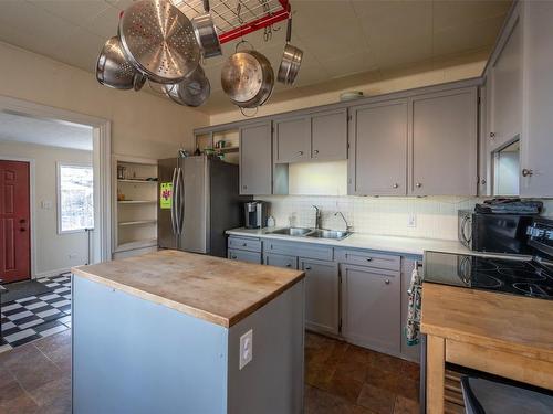 541 Eastside Road, Okanagan Falls, BC - Indoor Photo Showing Kitchen With Double Sink