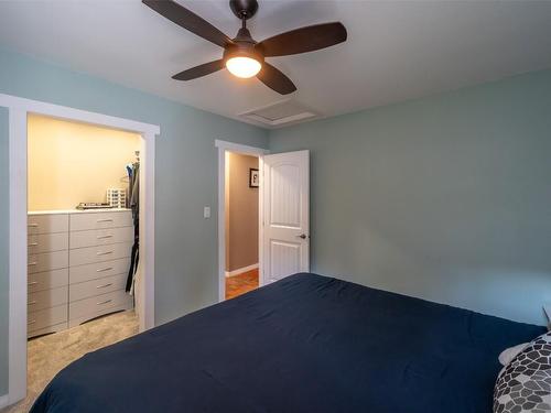 541 Eastside Road, Okanagan Falls, BC - Indoor Photo Showing Bedroom