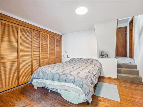 2660 Dubbin Road, Kelowna, BC - Indoor Photo Showing Bedroom