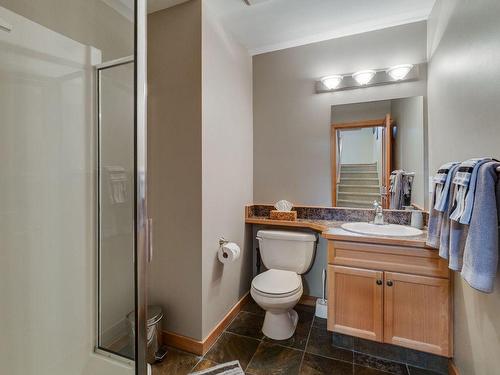 8-360 Strayhorse Road, Apex Mountain, BC - Indoor Photo Showing Bathroom