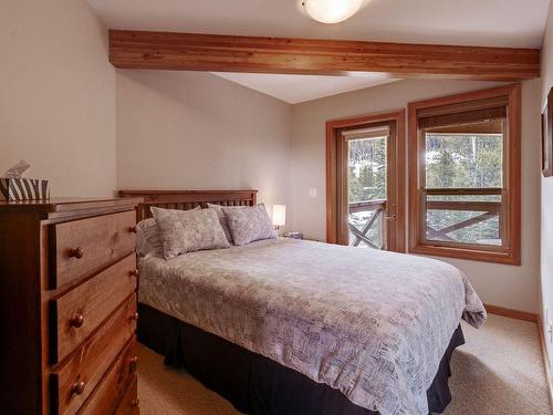 8-360 Strayhorse Road, Apex Mountain, BC - Indoor Photo Showing Bedroom
