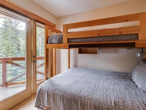 8-360 Strayhorse Road, Apex Mountain, BC - Indoor Photo Showing Bedroom