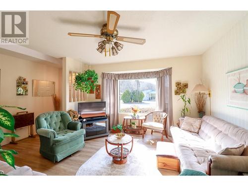 170 Dauphin Place, Penticton, BC - Indoor Photo Showing Living Room