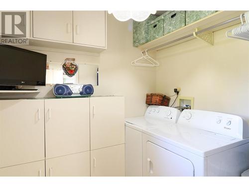170 Dauphin Place, Penticton, BC - Indoor Photo Showing Laundry Room