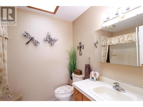 170 Dauphin Place, Penticton, BC - Indoor Photo Showing Bathroom
