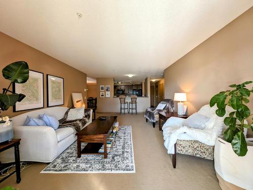 306 - 4874 Stanley Street, Radium Hot Springs, BC - Indoor Photo Showing Living Room