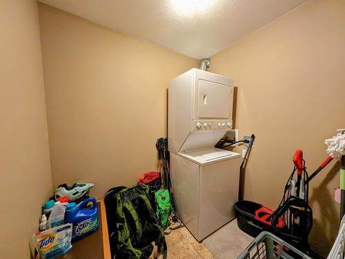 306 - 4874 Stanley Street, Radium Hot Springs, BC - Indoor Photo Showing Laundry Room