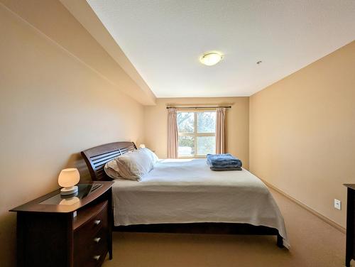 306 - 4874 Stanley Street, Radium Hot Springs, BC - Indoor Photo Showing Bedroom