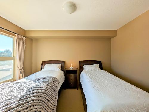306 - 4874 Stanley Street, Radium Hot Springs, BC - Indoor Photo Showing Bedroom