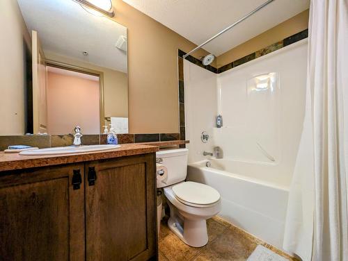 306 - 4874 Stanley Street, Radium Hot Springs, BC - Indoor Photo Showing Bathroom