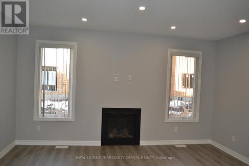 147 Unity Pl, Ottawa, ON - Indoor With Fireplace