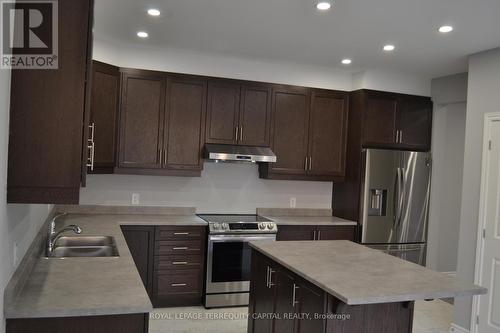 147 Unity Pl, Ottawa, ON - Indoor Photo Showing Kitchen With Double Sink