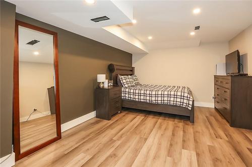 104 Main Street E, Grimsby, ON - Indoor Photo Showing Bedroom