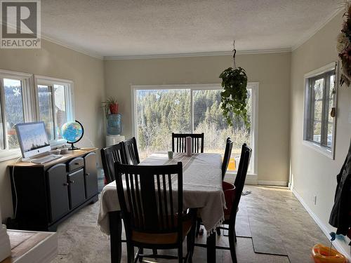 2487 Firwood Hill Road, Williams Lake, BC - Indoor Photo Showing Dining Room