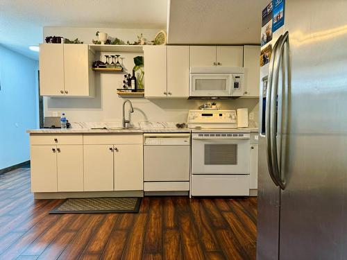 117 Wattsville Road, Cranbrook, BC - Indoor Photo Showing Kitchen