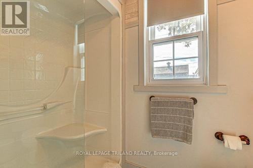 685778 Highway 2 Rd E, Woodstock, ON - Indoor Photo Showing Bathroom