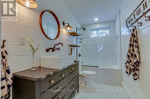 685778 Highway 2 Rd E, Woodstock, ON - Indoor Photo Showing Bathroom