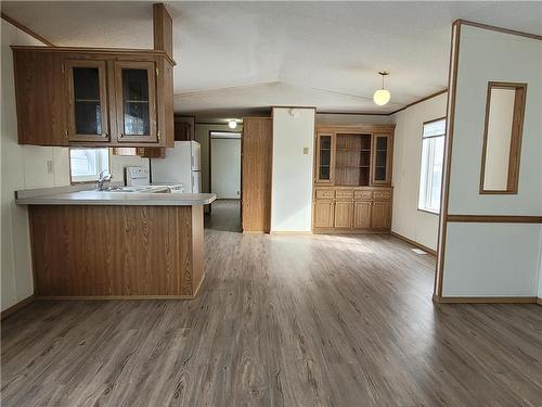 624 Home Street, Portage La Prairie, MB - Indoor Photo Showing Kitchen